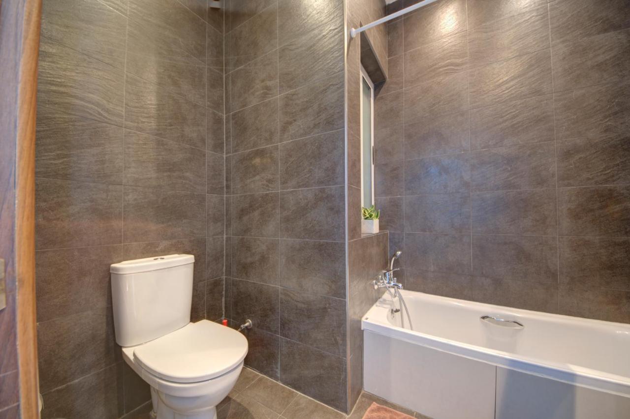 St Julians 2 Bedroom Apartment With Commanding Seaviews By Shortletsmalta Saint Julian's Екстериор снимка